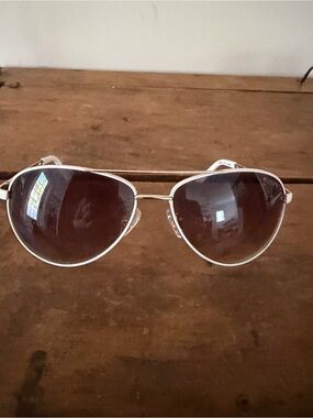 Aviator Sunglasses with Brown Gradient Lenses. NWOT